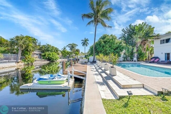 Building Photo - 1771 NE 35th St