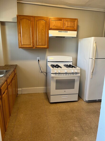 Building Photo - 40 Newcomb St