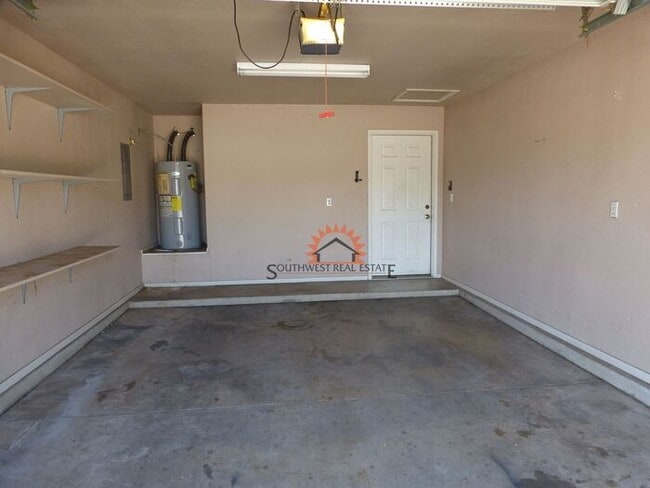 Building Photo - Spacious 2 bedroom 2 bath Duplex.