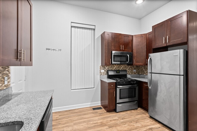 Building Photo - 1528 N Ashland Ave