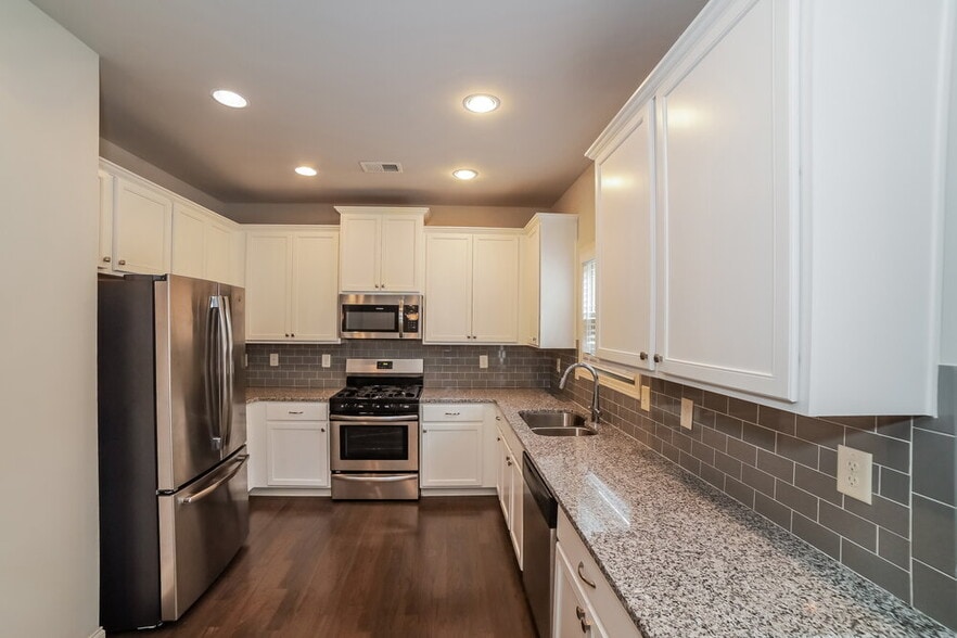 Building Photo - 89 Greatwood Ln