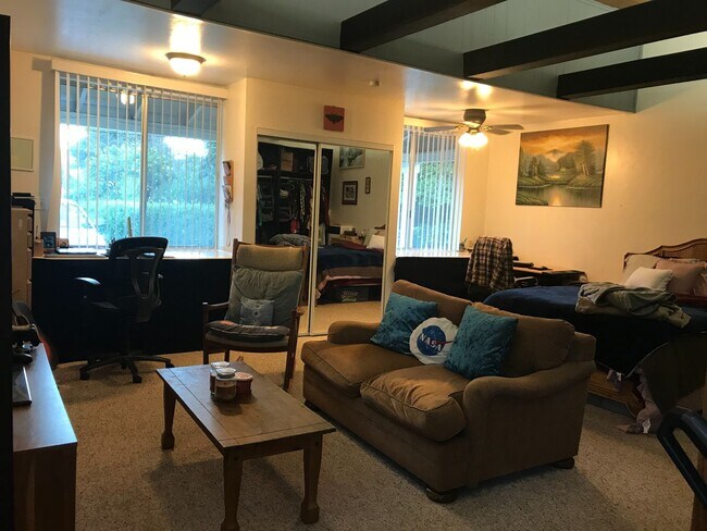 Building Photo - 750 Mountain View St