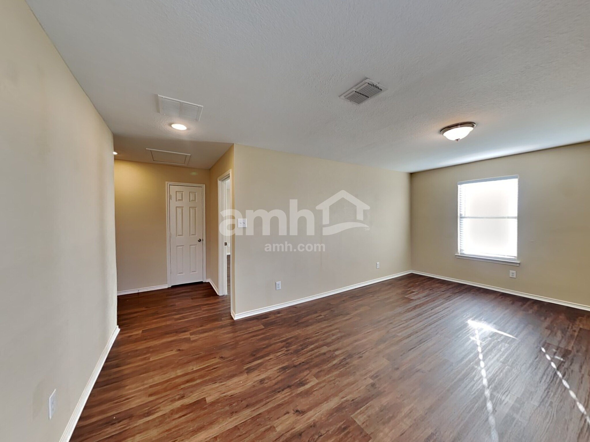 Building Photo - 523 Cormorant