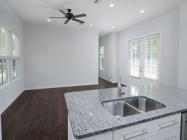 Building Photo - Thelma Lane - Luxury 3 Bedroom House