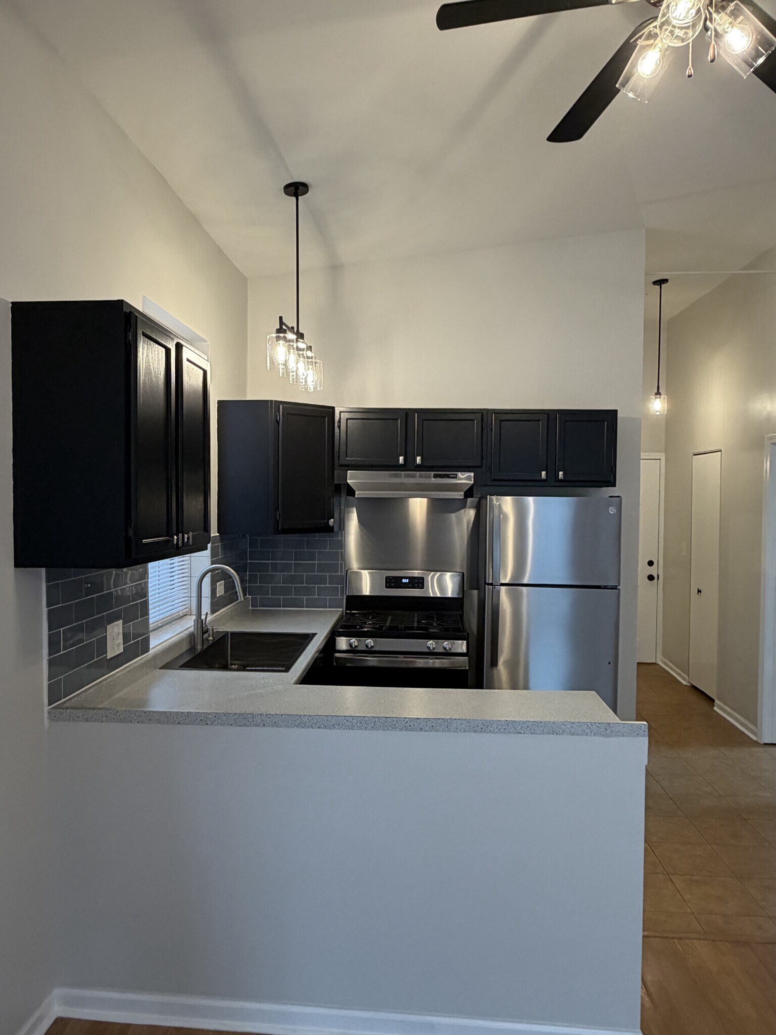 Building Photo - 2328 W Belmont Ave