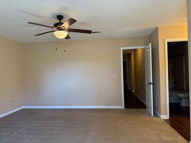 Building Photo - 156 Lakeside Dr