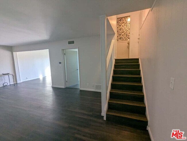 Building Photo - 508 Fernpark Dr