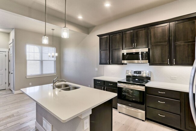 Building Photo - MOVE In SPECIAL - Beautiful 3 Bedroom 2 1/2 Bath Townhome in Loveland