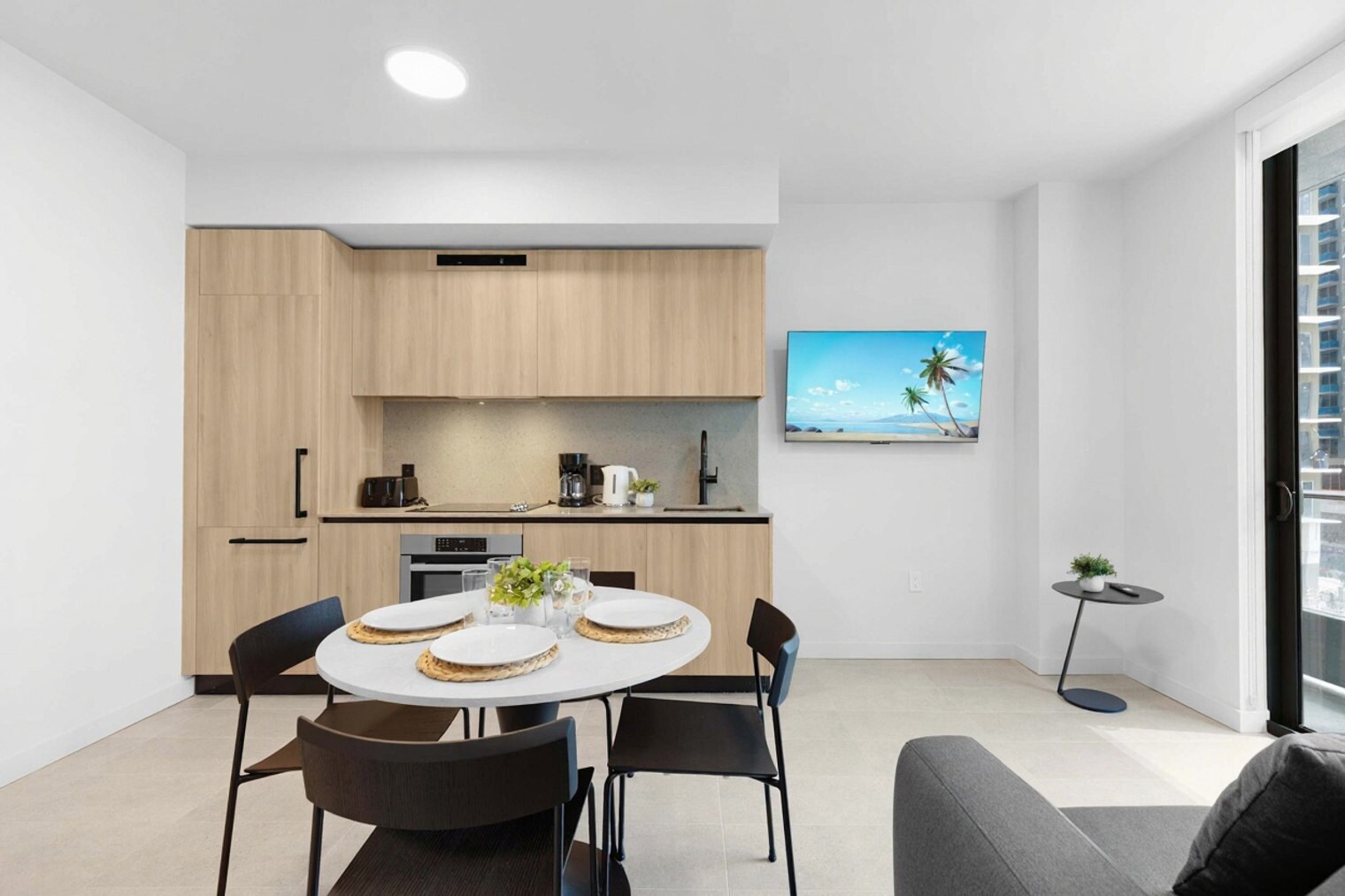 Building Photo - 501 NE 1st Ave