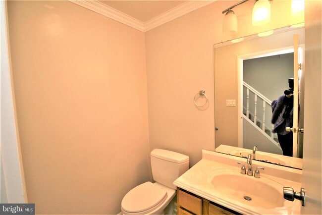Building Photo - 118 Middle Point Ct