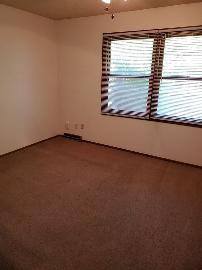 Building Photo - 1230 N Edwards