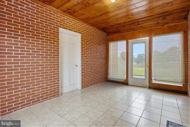 Building Photo - 3044 N Frederick Pike