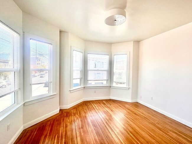 Building Photo - Fully Renovated Bright Corner Apartment wi...