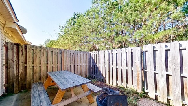 Building Photo - Beautiful Low Maintenance Executive Town Home Close to Gate 2 Fort Gordon