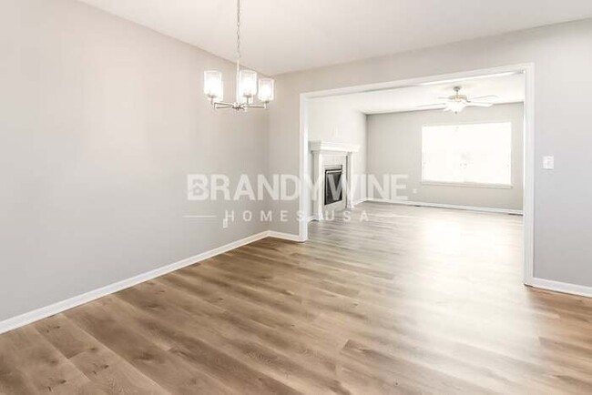 Building Photo - NEW LOWER RENTAL RATE LEASING SPECIAL : Re...