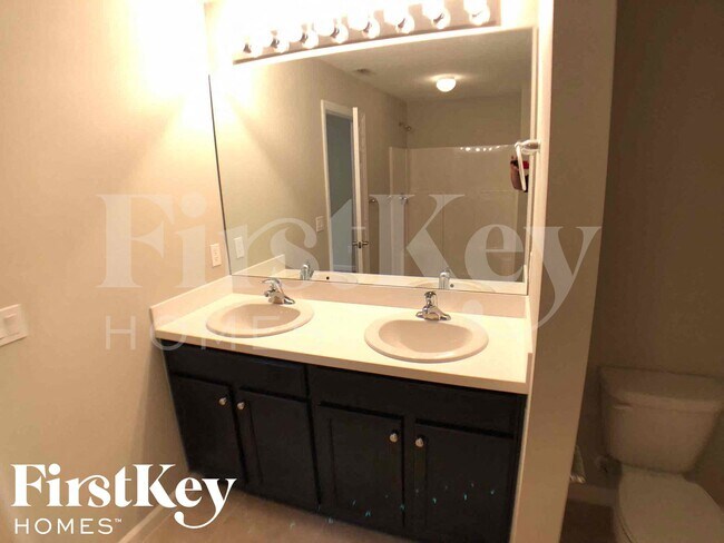 Building Photo - 2477 SW Aberdeen St