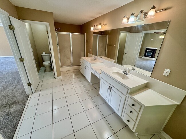 Building Photo - 431 Whitewater Tr