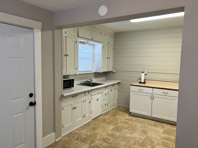 Building Photo - 940 6th St