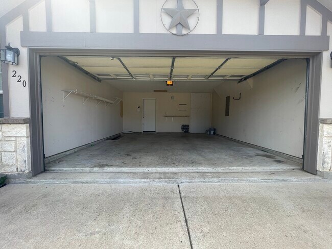 Building Photo - 220 Chalk Mountain Dr