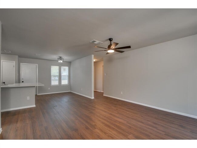 Building Photo - 606 Elderberry Cove