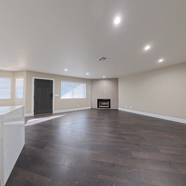 Building Photo - Highly Remodeled | 2nd Floor | Storage Room