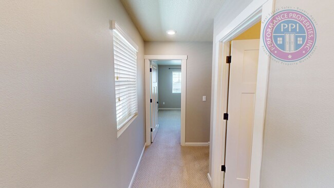 Building Photo - *Gresham - Luxury Craftsman, Central Air, ...