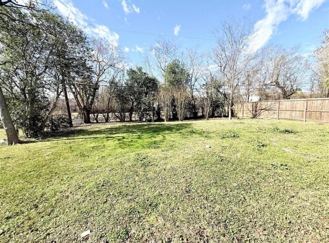 Building Photo - 14106 White Heather Dr