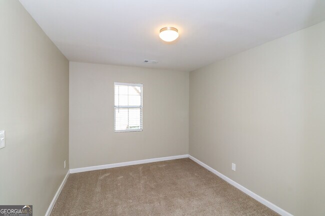 Building Photo - 1826 Killarney Dr SW