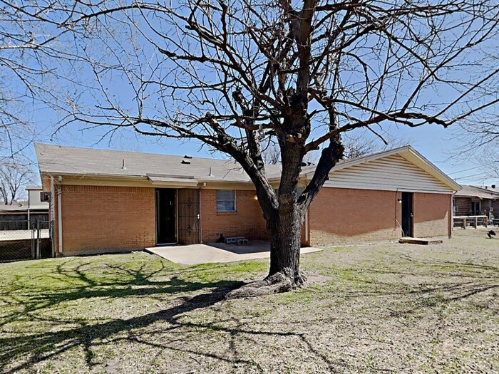 Building Photo - 6420 Scottsdale Dr