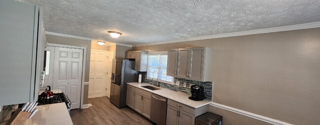 Building Photo - 258 Kenwood Dr