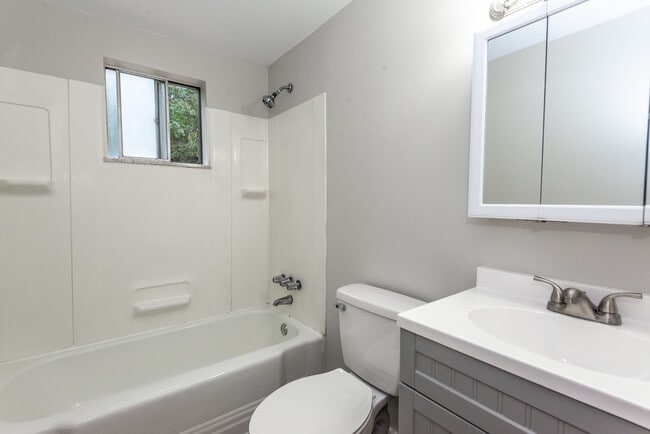 Building Photo - 2533 Sylvania Dr