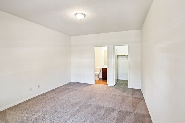 Building Photo - Lovely Northwest Gated Community Home