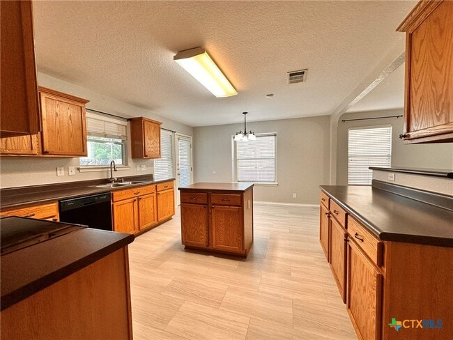 Building Photo - 2384 Medina Dr