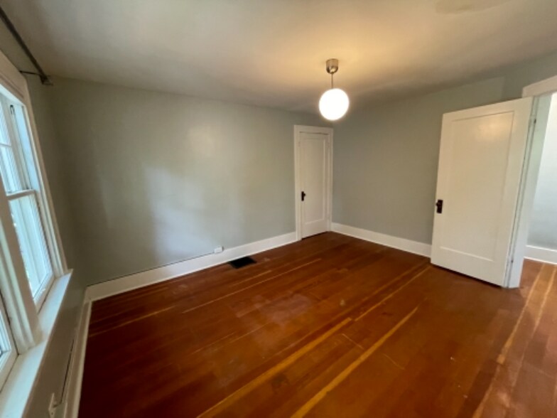 Building Photo - 1306 N 13th St