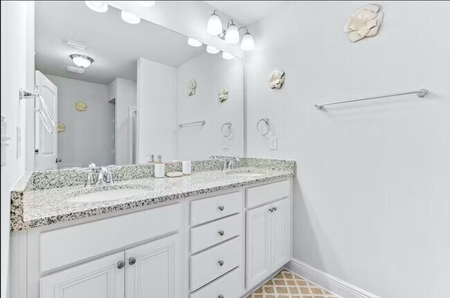 Building Photo - 7597 Shadow Lake Dr