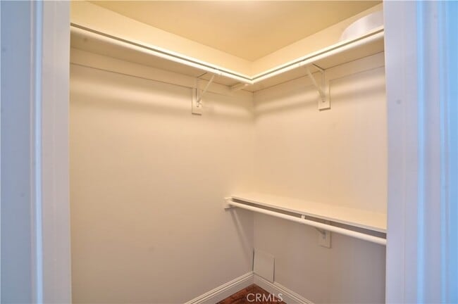 Building Photo - 930 N Doheny Dr