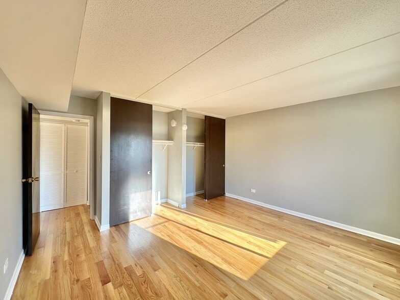 Building Photo - 525 N Quentin Rd