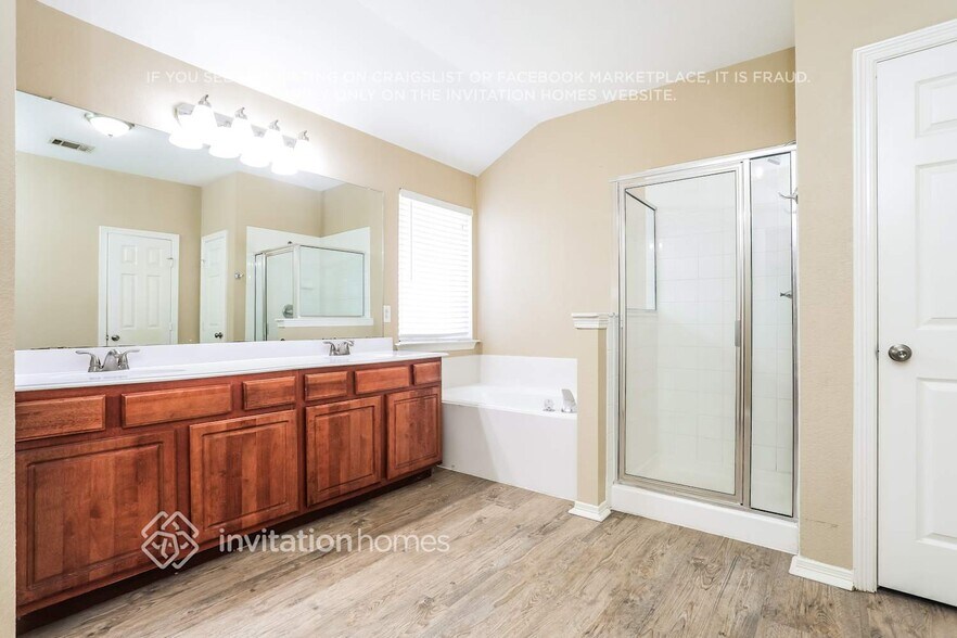 Building Photo - 4808 Bluebird Ln