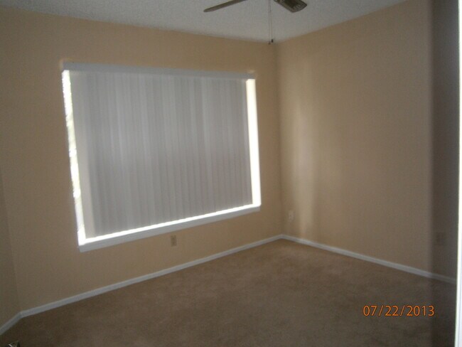 Building Photo - 3/2 Single Family Home with EXTRA Large Backyard
