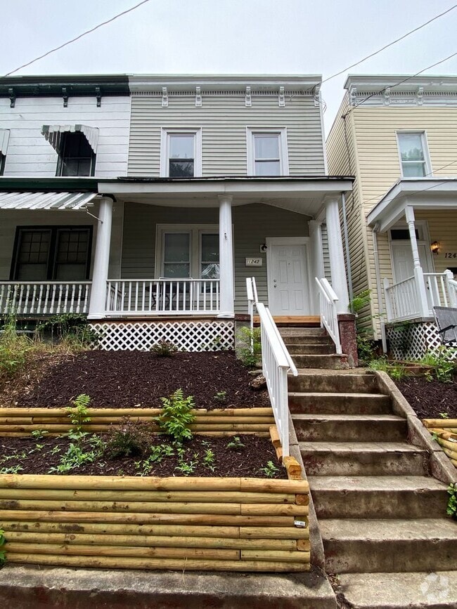 Building Photo - 1242 Parkwood Ave