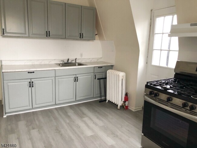 Building Photo - 227 E 3rd Ave