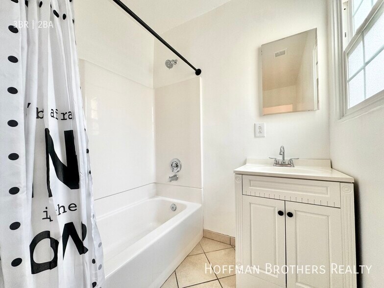 Building Photo - 1450 S Wooster St