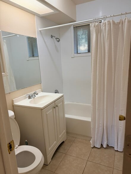 Bathroom - 245 Rosario Blvd