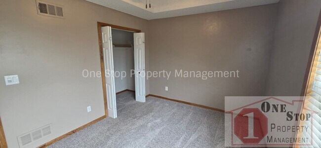 Building Photo - Beautiful 3 Bedroom & 2 Bathroom Home!