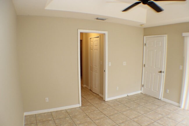 Building Photo - 4131 SW Santa Barbara Pl