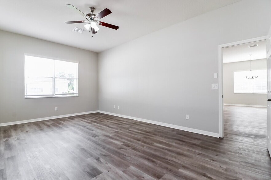 Building Photo - 16326 Laurel Garden Ct