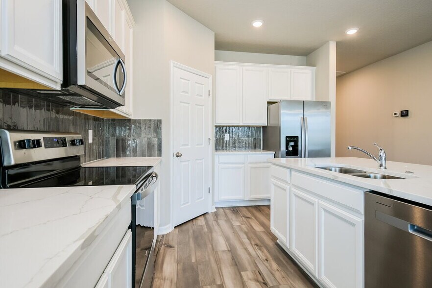 Building Photo - 2331 Raven Rdg Dr