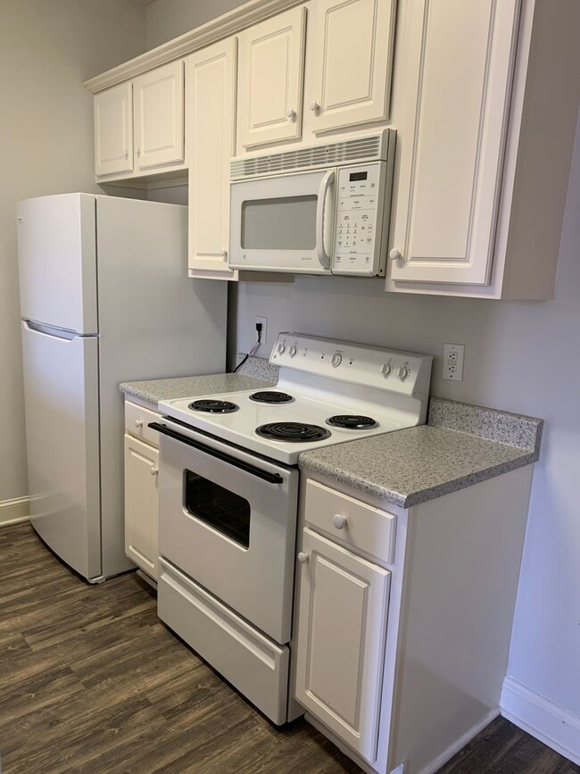 Building Photo - 1 Bedroom 1.5 Bathroom Townhome in Myrtle ...