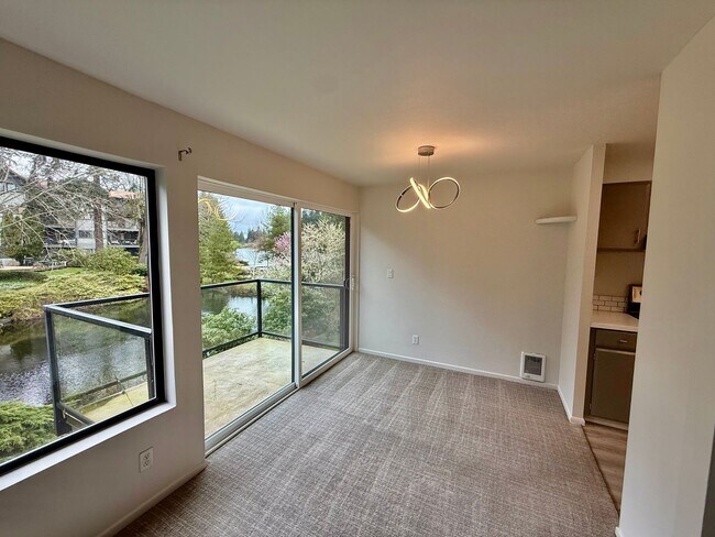 Building Photo - Beautiful 2 bed, 1 bath Shoreline Condo, $1850/mo.