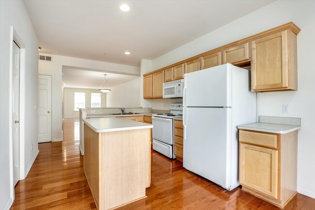 Building Photo - 3187 Camden Dr